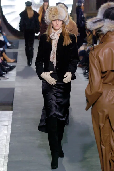 Look 13